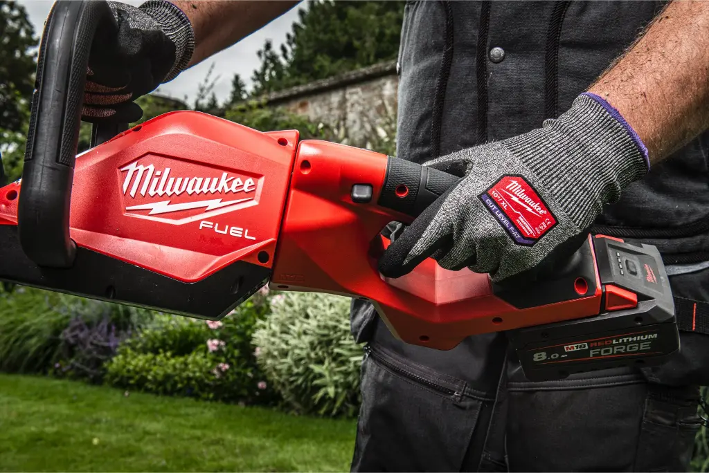 4933 498384 - M18_FHET60G2-0_M18_Fuel_Heggenschaar_60cm_Handvat.webp