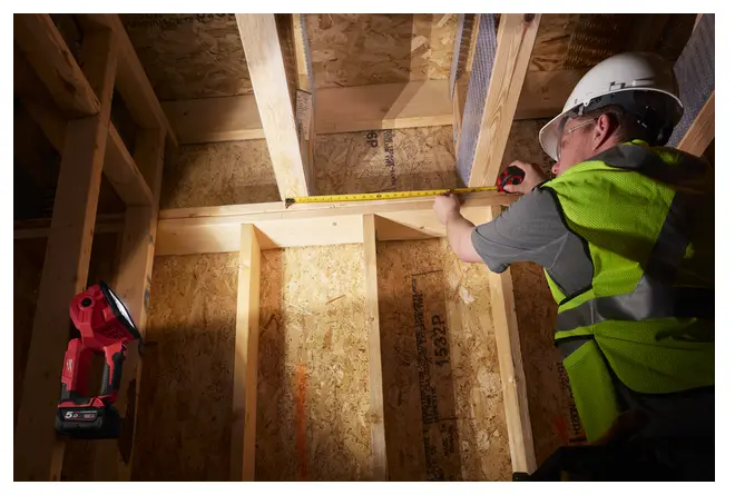 4933459159 - M18 SLED LED Zoeklicht - Op de werf.webp