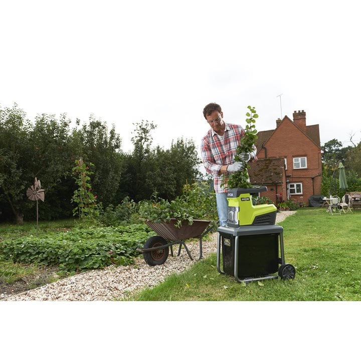 RSH3045U - 3000W Stille Hakselaar in actie