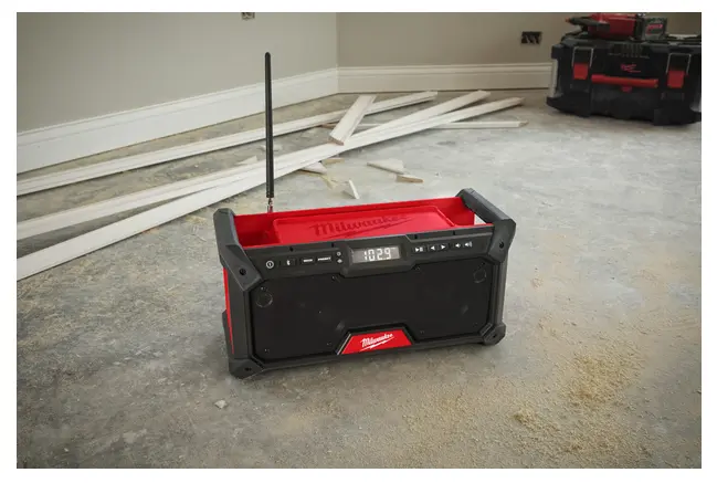 4933492344 - M18 RADDAB+G2-0 M18 Jobsite radio DAB_Werf.webp