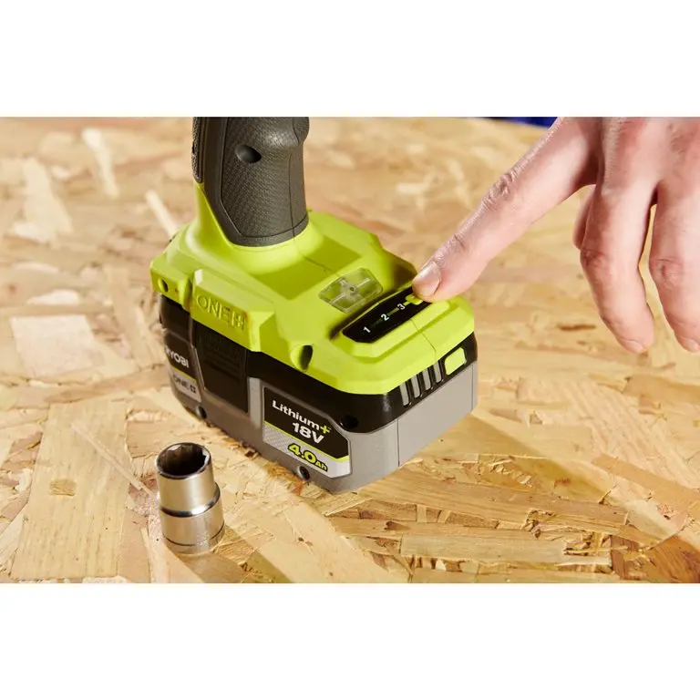 5133005664 _ RIW18_1C20SA3_Set_Slagmoersleutel_Detail_Batterij.webp