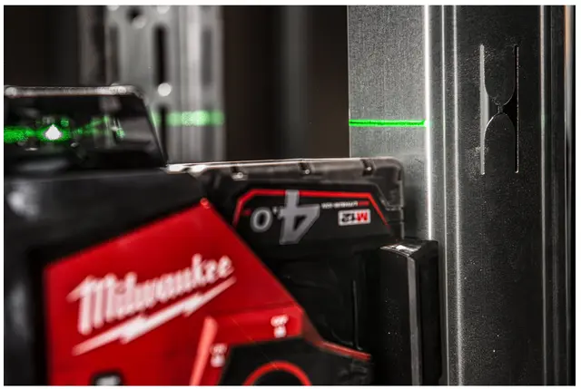 4933478103 - M12 3PL-0C 3D Laser - Magnetisch op de werf - detail.webp